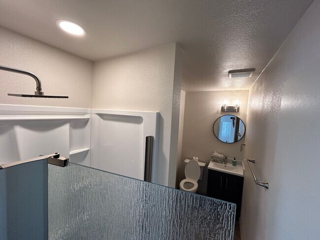 Building Photo - Beautiful Remodeled Home In Cardiff