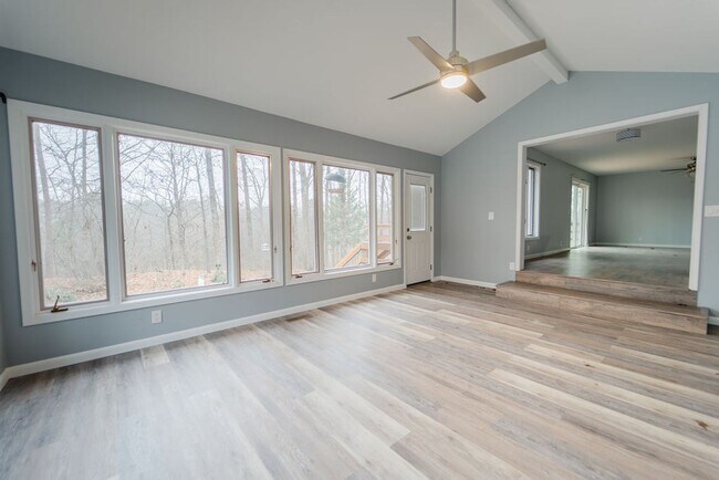 Building Photo - Beautiful Newly Remodeled Home on the Desoto Golf Course! A large landscaped lot with beautiful v...