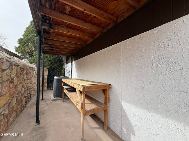 Building Photo - 11109 Pink Coral Dr