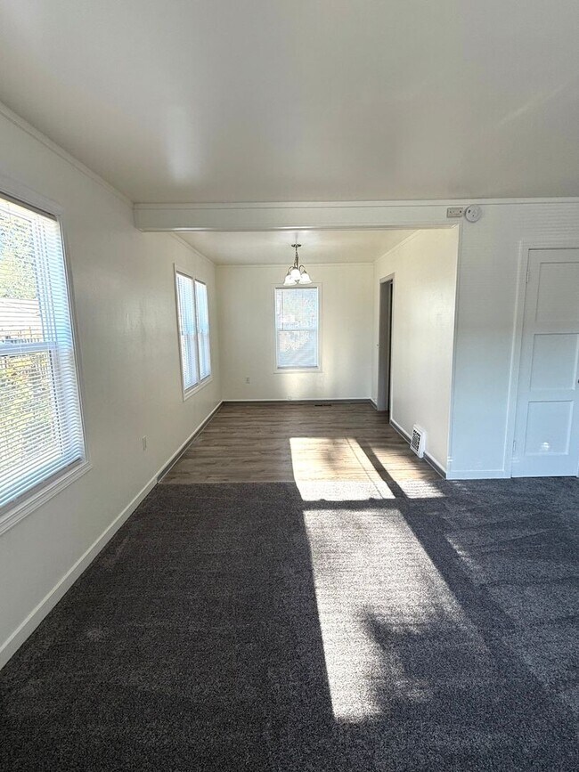 Building Photo - 1307 Perkins Ave