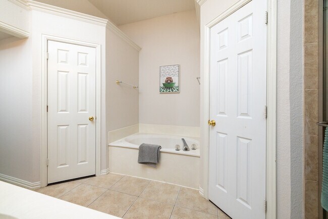 Building Photo - 2524 Coffey Dr