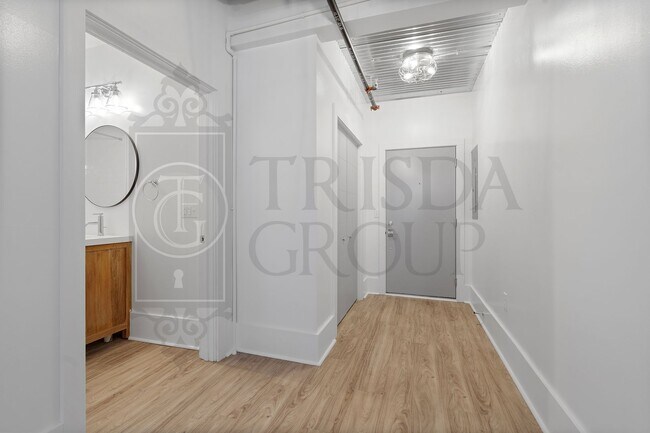 Building Photo - Avail July 15th! Stylish 1-Bedroom Apartment in Mt. Washington –2 Off Street Parking Spaces, AC, ...