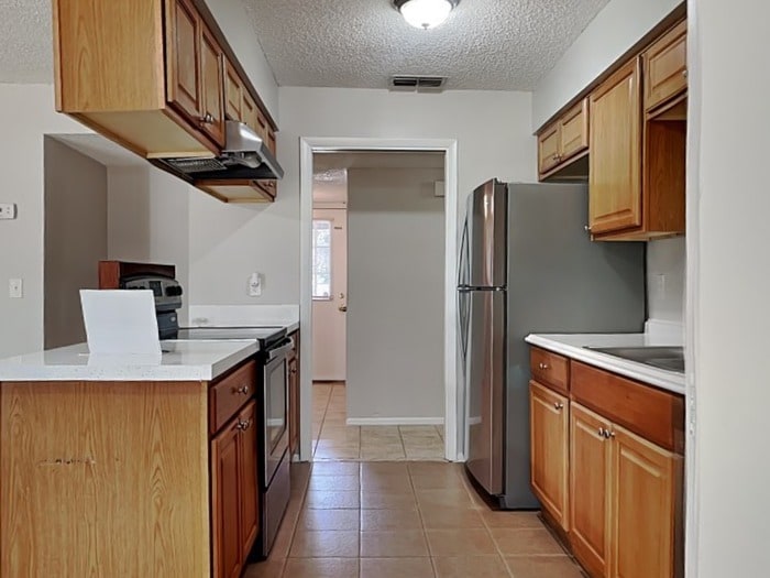 Building Photo - 610 Charter Ct