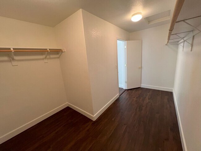 Building Photo - North Valley Four Bedroom Home