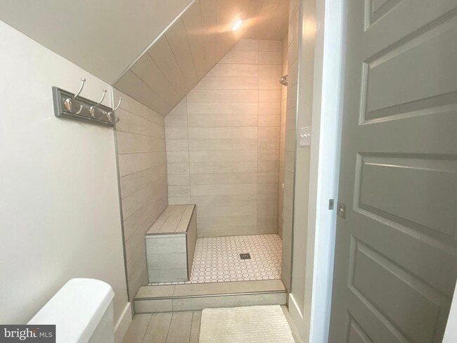 Building Photo - 3550 Bay View Dr