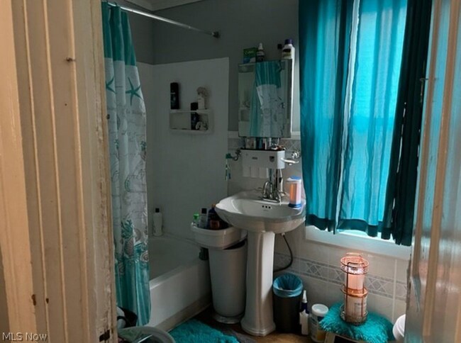 Building Photo - 1337 E 68th St