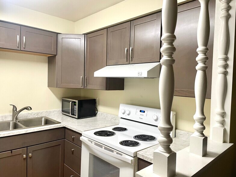 Kitchen - 116 Hickory Hill Ln