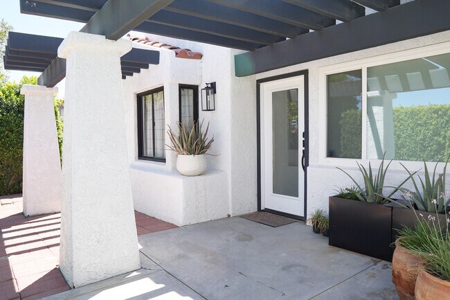 Building Photo - 33865 Cathedral Canyon Dr