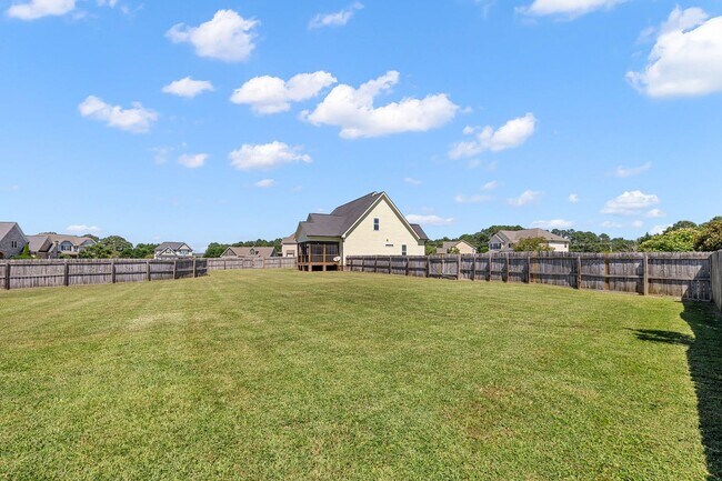 Building Photo - **Spacious 3bd/3ba in Raleigh**