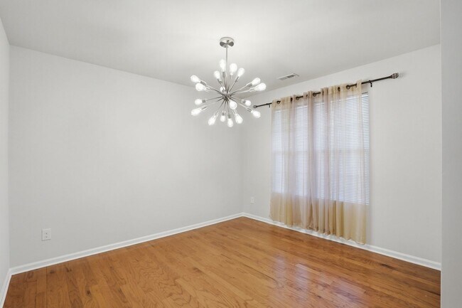 Building Photo - Move-In Ready 4BR | Space, Location & Value All in One