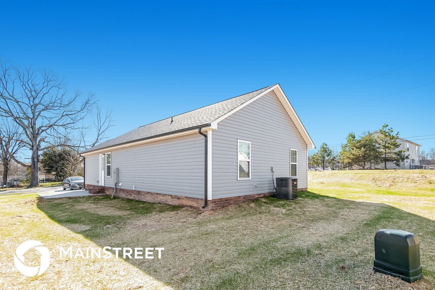 Building Photo - 388 Wood Ave