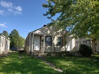 Building Photo - One Bedroom Duplex Near 10th and Concord Street!