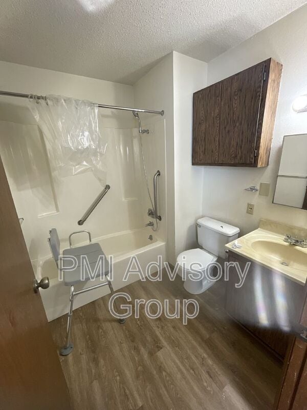 Building Photo - 508 Prairie Ave