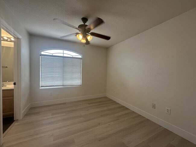 Building Photo - 7288 Quarterhorse Ln