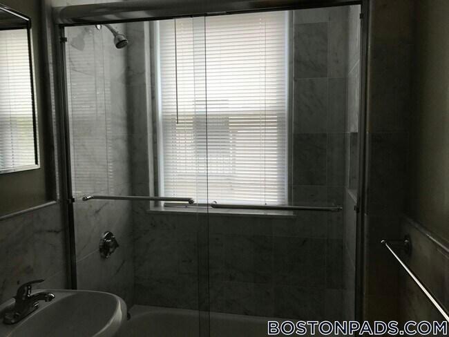 Building Photo - 49 Worthington St