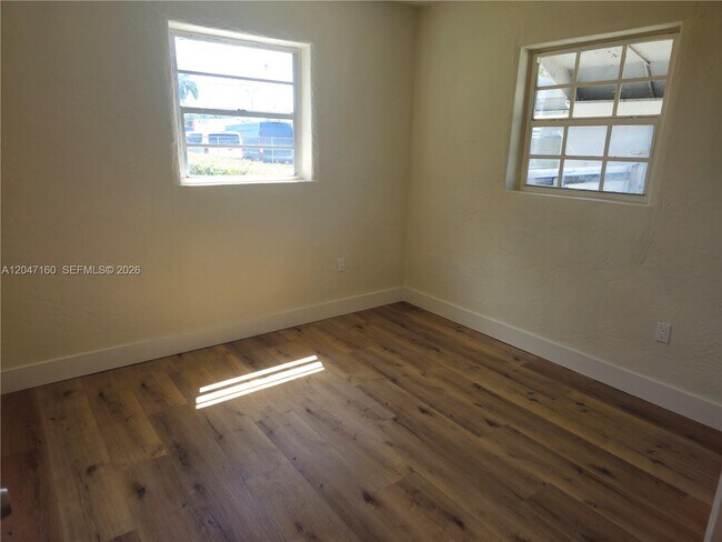 Building Photo - 6010 SW 33rd St