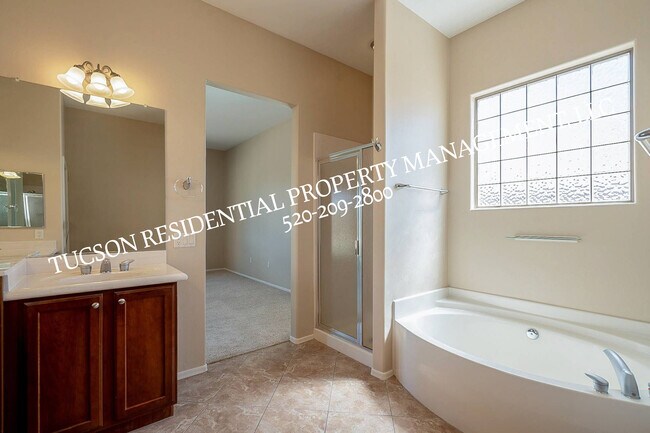 Building Photo - 10737 S Miralago Dr
