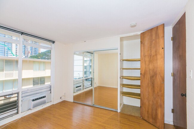 Building Photo - Bishop Manor Unit 22