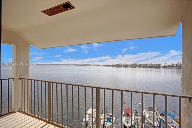 Building Photo - 2201 Brickell Ave