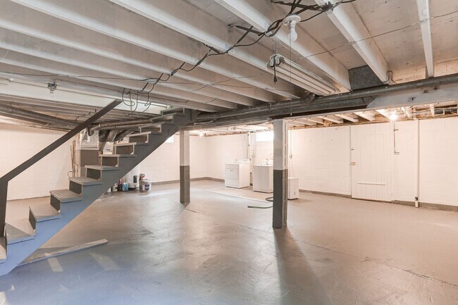 Building Photo - 336 Snyder Ave