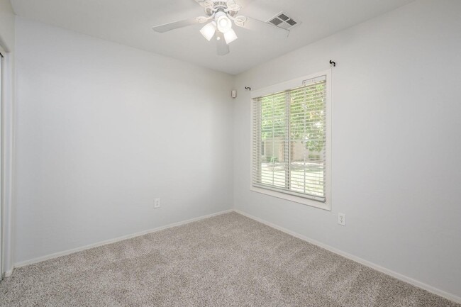 Building Photo - 1322 S Owl Dr