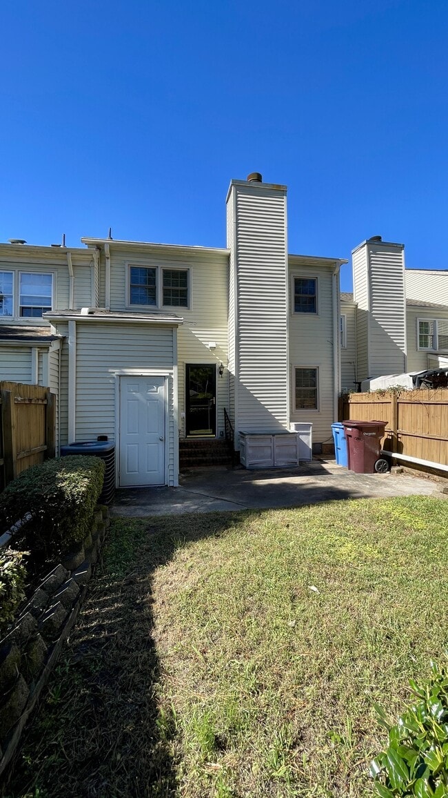 Building Photo - 1021 River Birch Ct