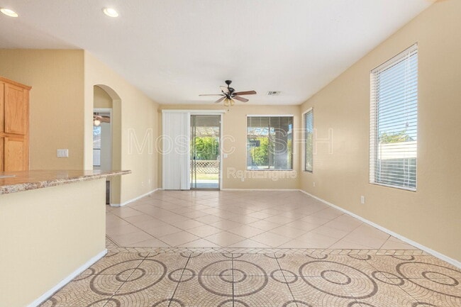 Building Photo - 3018 S 102nd Ln