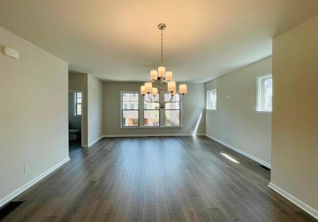 Building Photo - 3745 Davis Cir