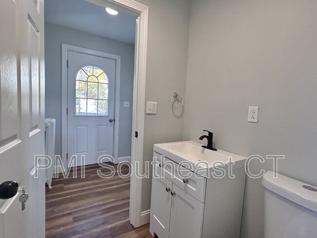 Building Photo - 142 Old Norwich Rd