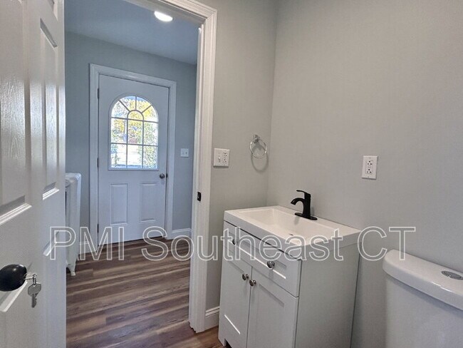 Building Photo - 142r Old Norwich Rd