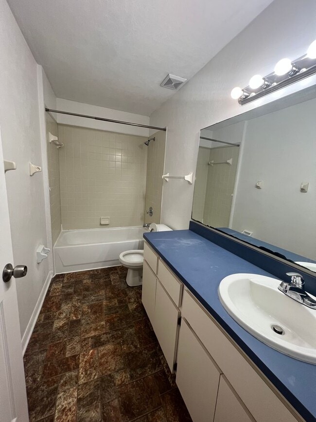 Building Photo - 2954 SW 40th Ave