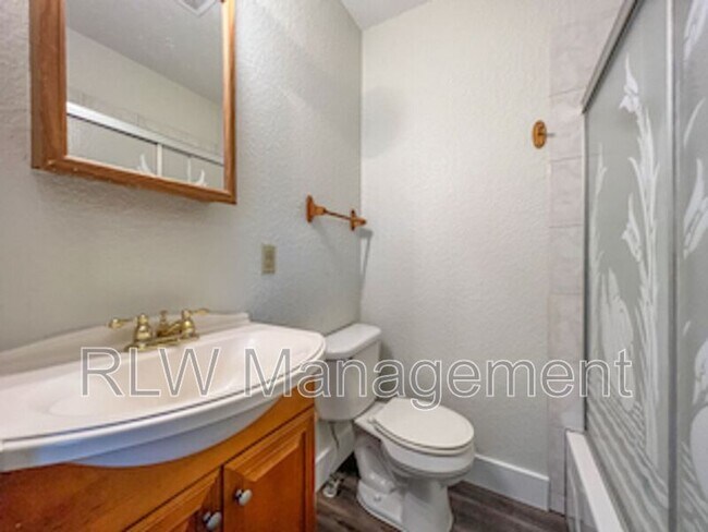 Building Photo - 11 N Central Ave