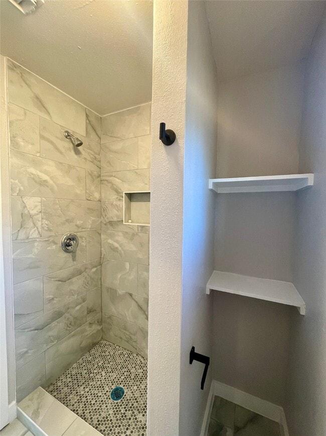 Building Photo - 504 N 8th St