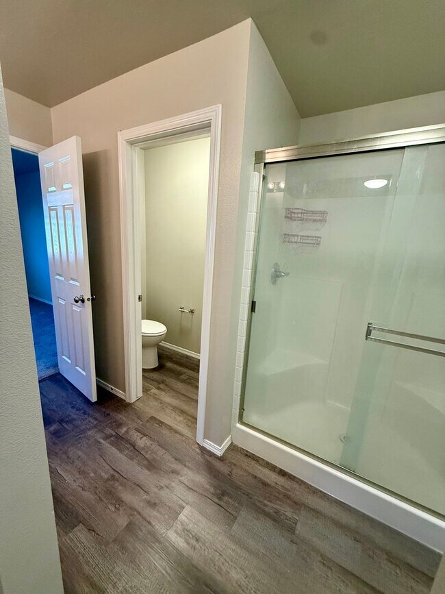 Building Photo - Great location, 3 bedroom two bath home fo...