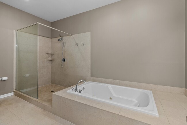 Building Photo - 111 E Van Buren St
