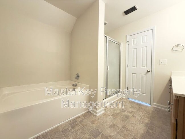 Building Photo - 2916 Hayward Ct