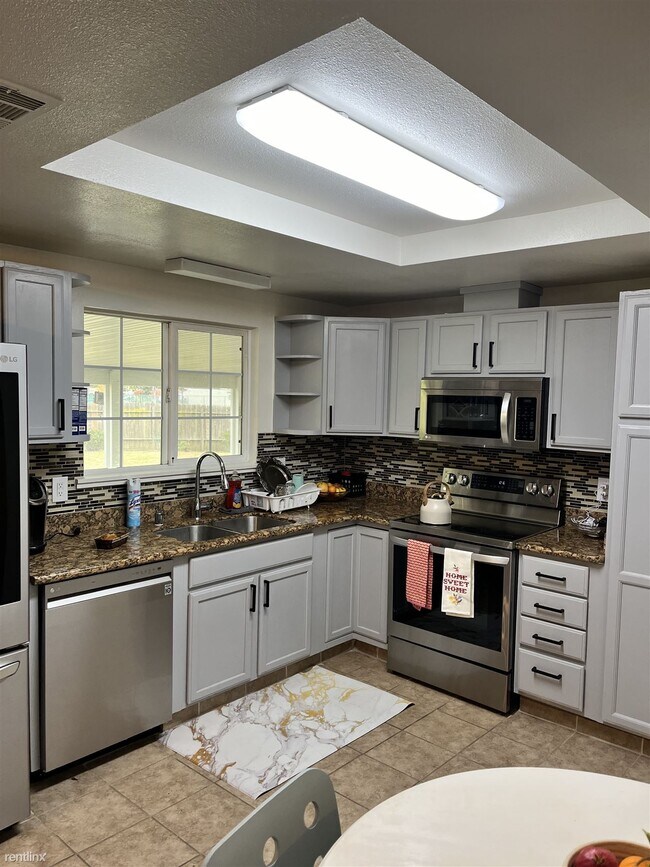 Building Photo - 5 br, 2.5 bath House - 136 Clayton Circle
