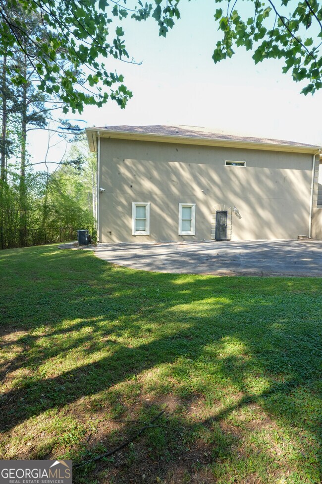 Building Photo - 1010 Forest Overlook Dr SW