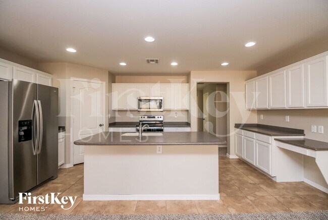 Building Photo - 914 W Desert Canyon Dr