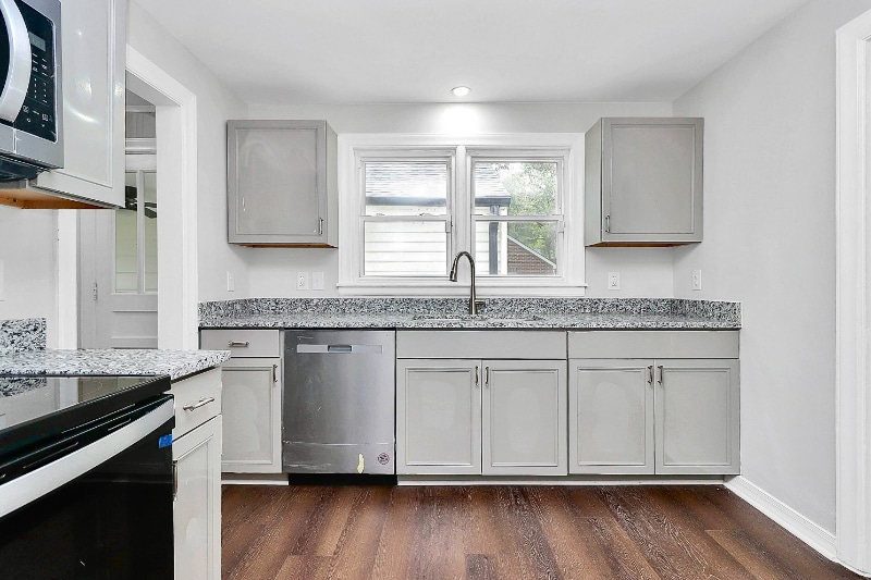 Building Photo - 5726 Oak Dr