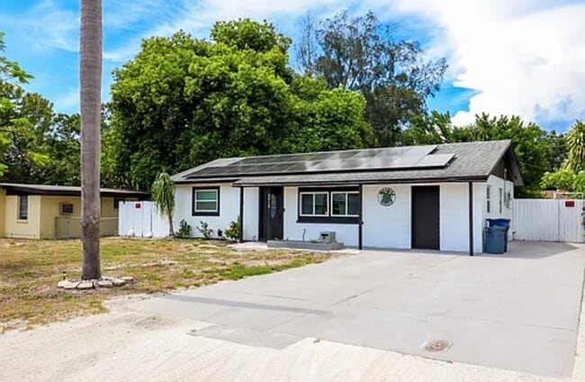 Building Photo - 3312 36th Ave W