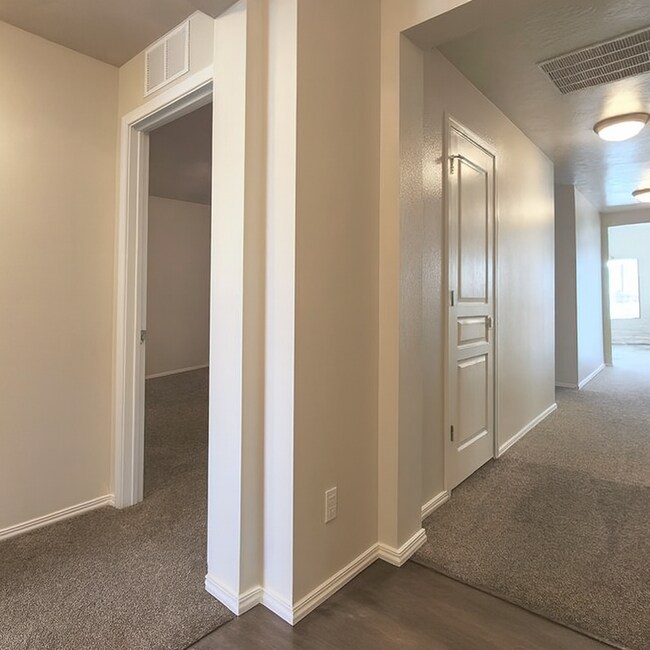 Building Photo - 25 S Shumway Ave