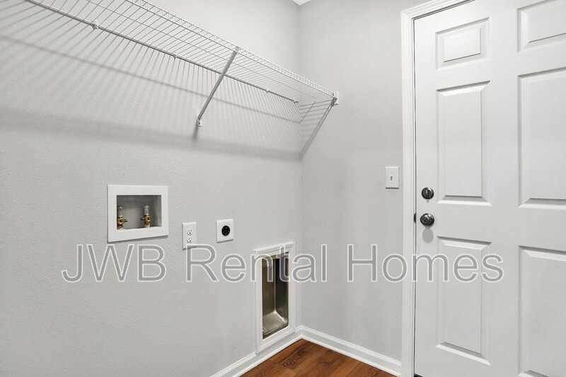 Building Photo - 5448 Chenango Blvd