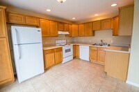 Building Photo - Great 3-bed, 2.5 bath townhome in Tolono available for June!