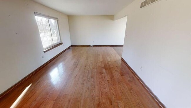 Building Photo - 2872 Elmwood Ave