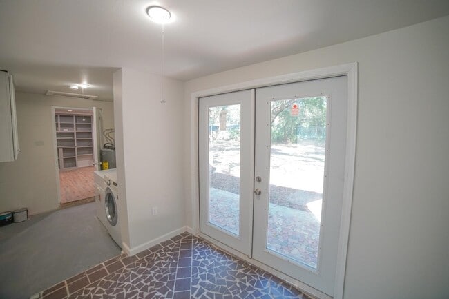Building Photo - 5057 Tillie Ln