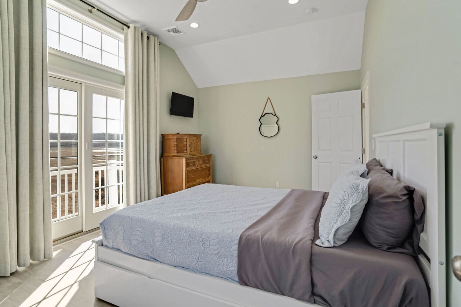 Building Photo - 76 Creek Rd