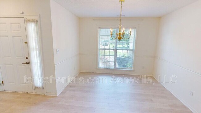 Building Photo - 342 Meadow Pathway Dr