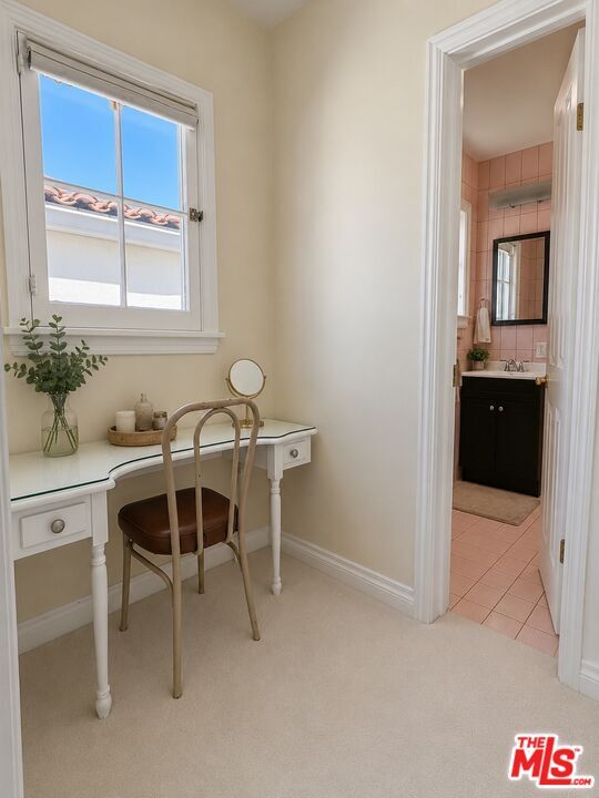 Building Photo - 414 N Las Palmas Ave