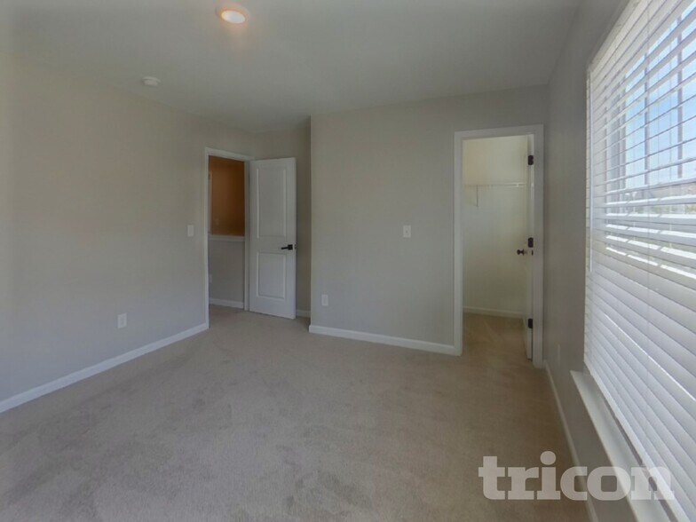 Building Photo - 271 Millen Dr